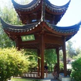 Small pavilion of the three friends