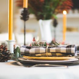 Small gingham at the table
